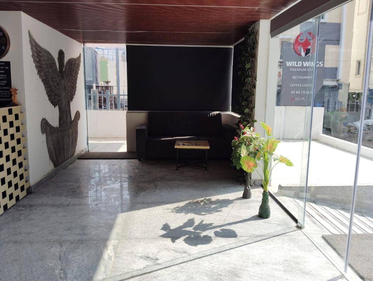 Wild Wings Premium Hotel Hyderabad Exterior foto
