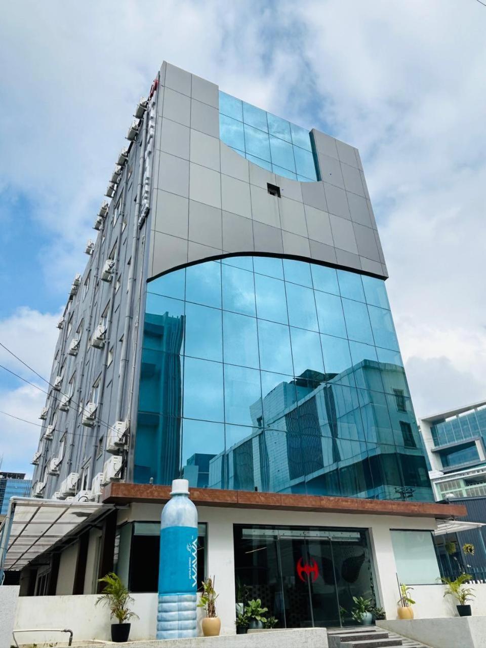 Wild Wings Premium Hotel Hyderabad Exterior foto