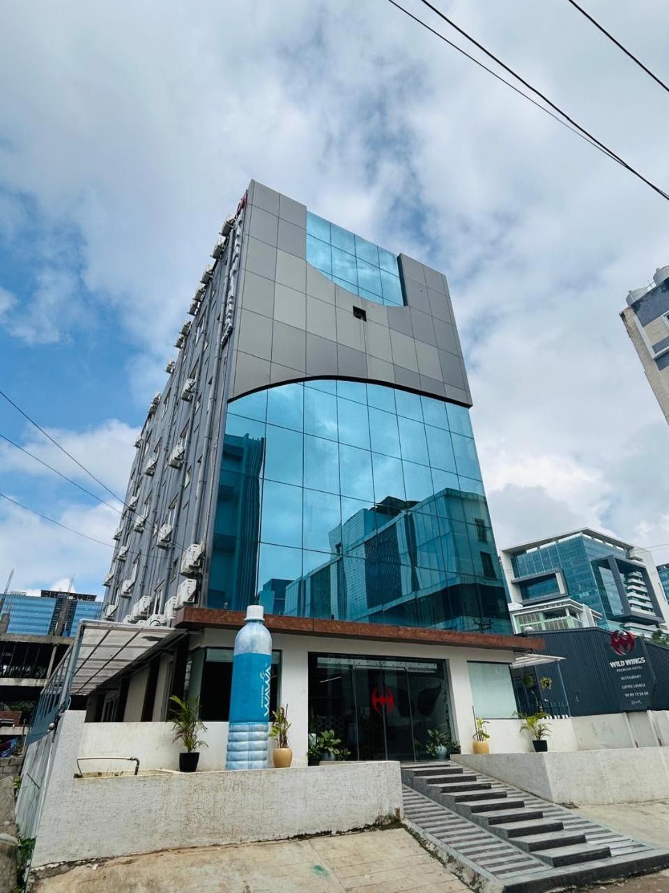 Wild Wings Premium Hotel Hyderabad Exterior foto