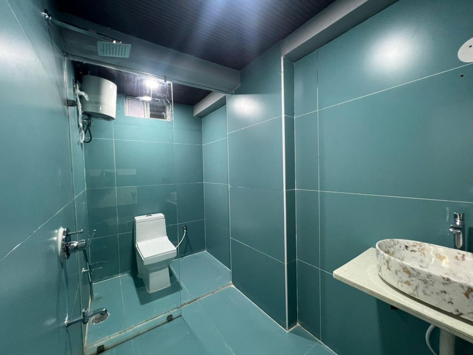 Wild Wings Premium Hotel Hyderabad Exterior foto