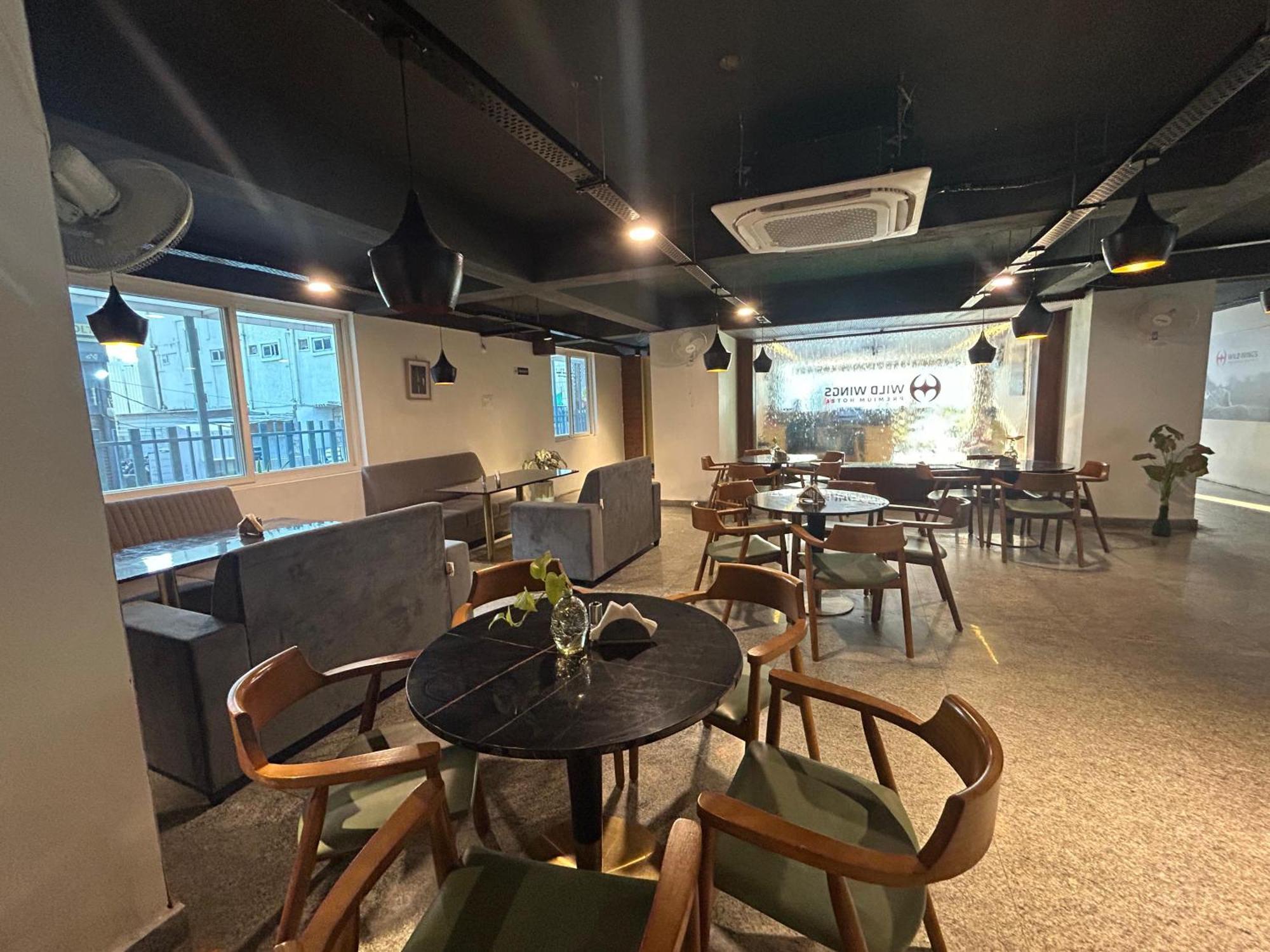 Wild Wings Premium Hotel Hyderabad Exterior foto
